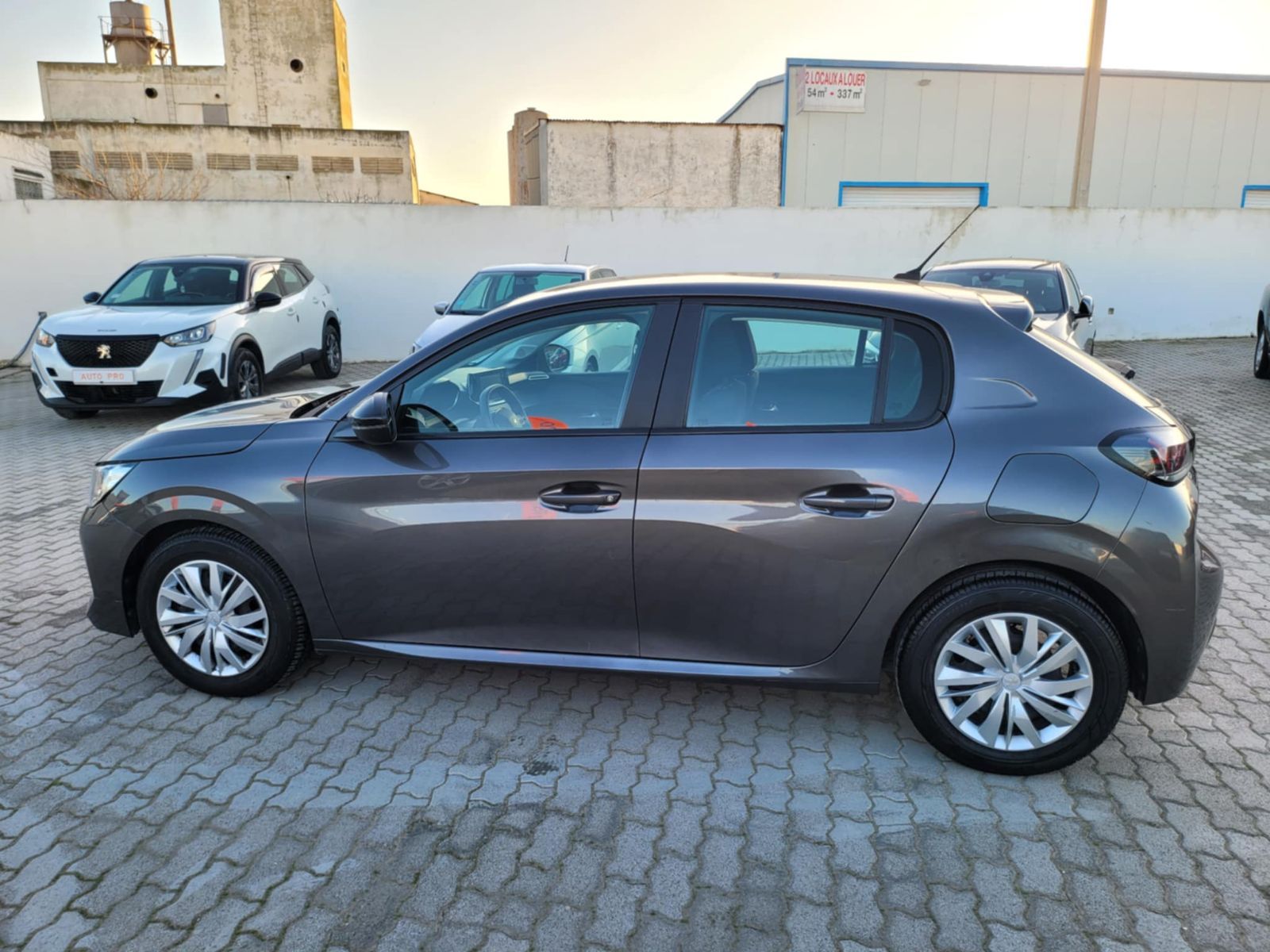 Peugeot 208 Style à Tunis - Photo 5