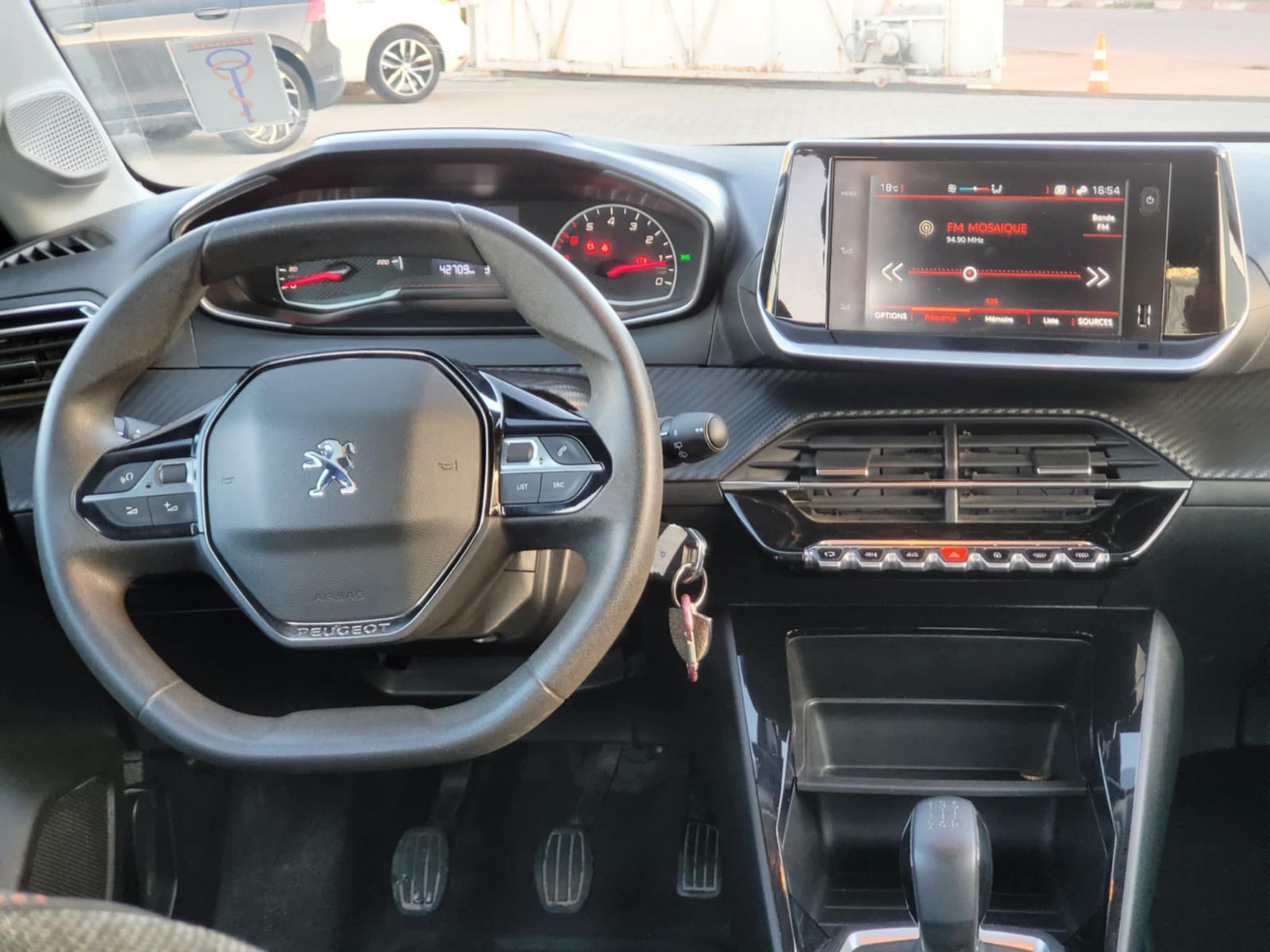 Peugeot 208 Style à Tunis - Photo 15