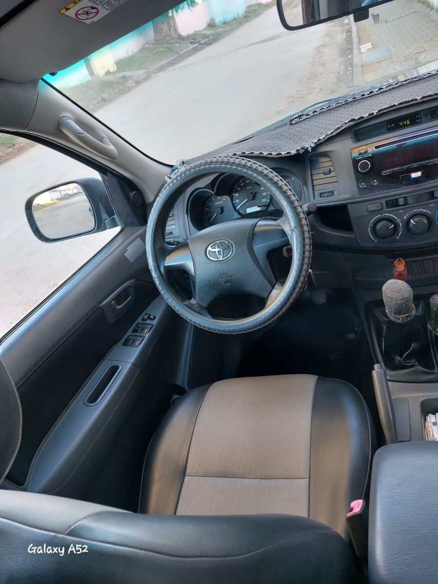 Toyota Hilux Double Cabine à Ben Arous - Photo 11
