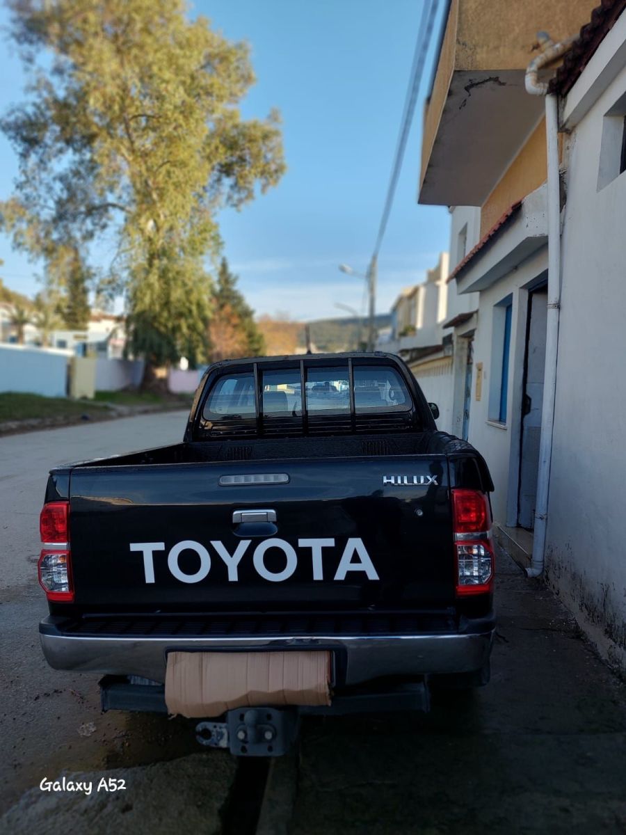 Toyota Hilux Double Cabine à Ben Arous - Photo 5