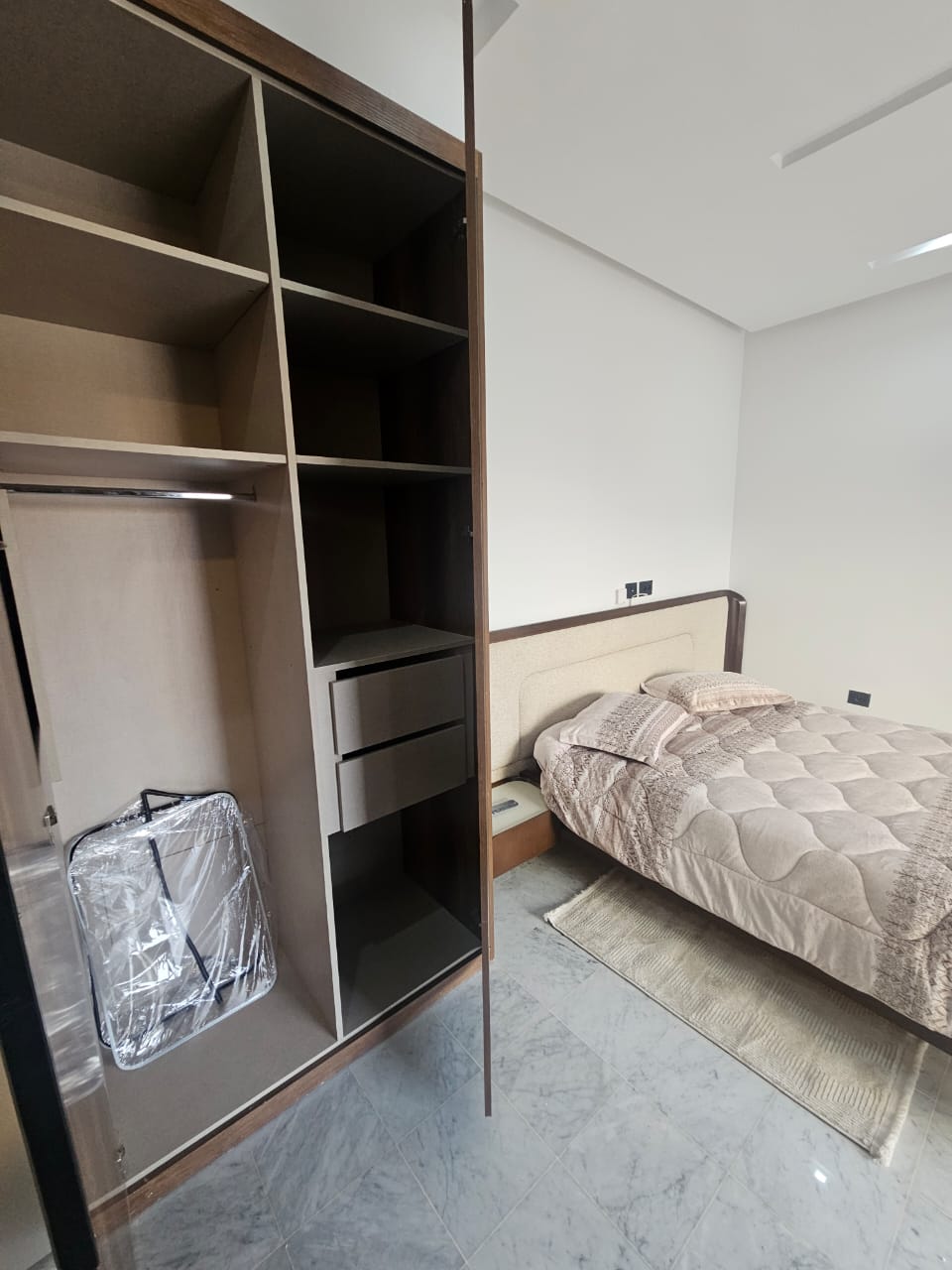    Un luxueux s zéro meublé à Tunis - Photo 3