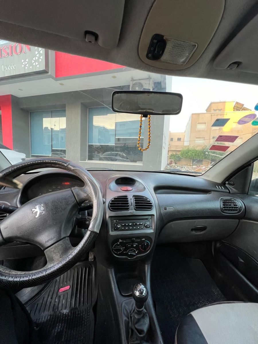 Peugeot 206 à Monastir - Photo 1
