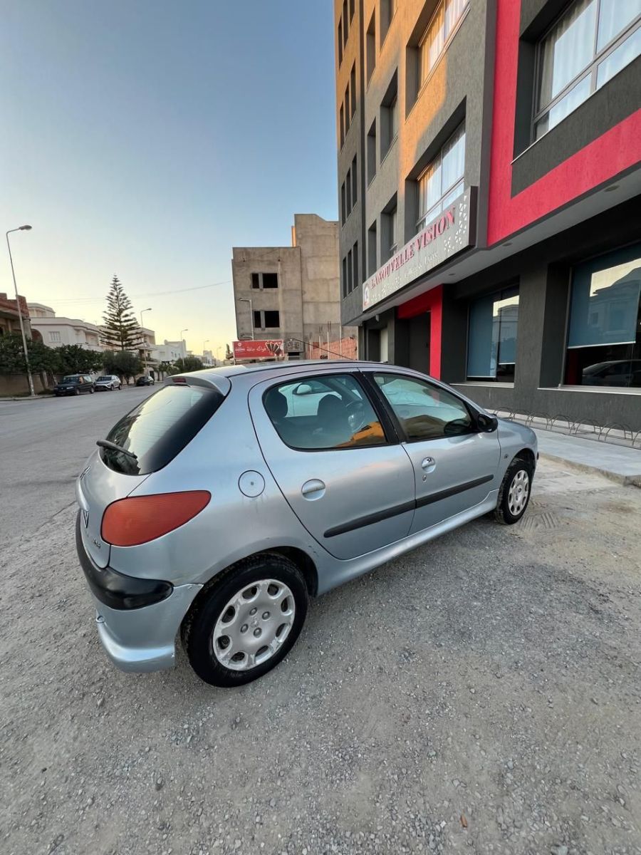 Peugeot 206 à Monastir - Photo 2