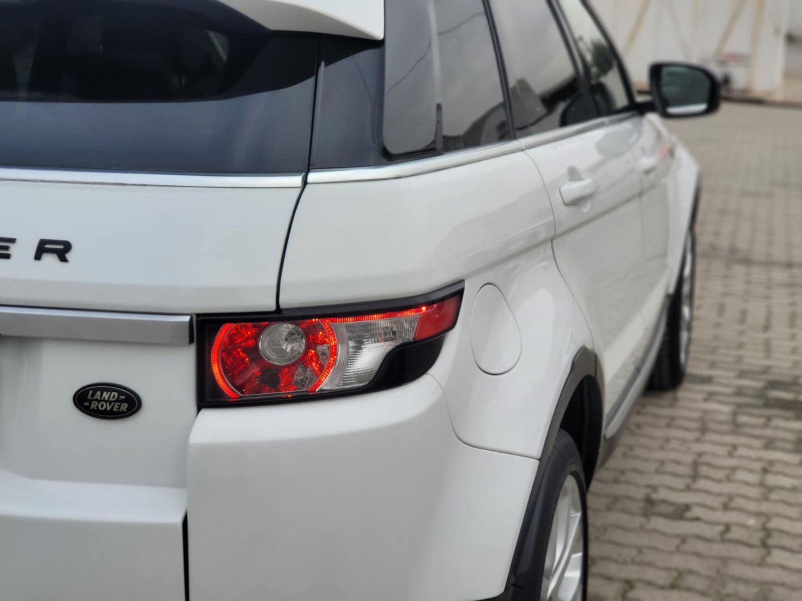 Land Rover Range Rover Evoque R-Dynamic S à Tunis - Photo 14