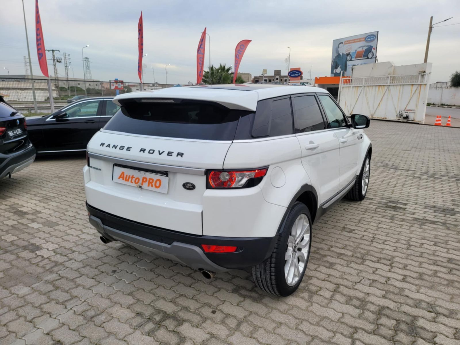 Land Rover Range Rover Evoque R-Dynamic S à Tunis - Photo 12