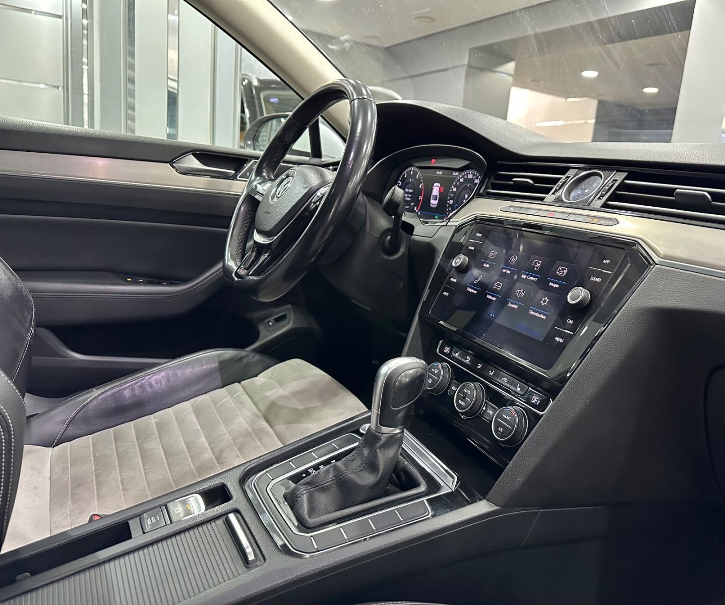 Volkswagen Passat R-Line DSG à Ben Arous - Photo 4