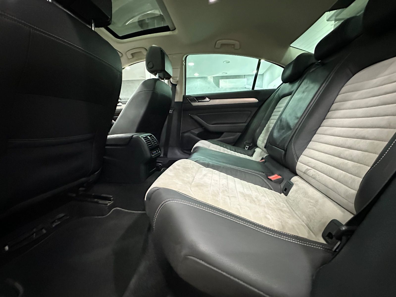 Volkswagen Passat R-Line DSG à Ben Arous - Photo 3