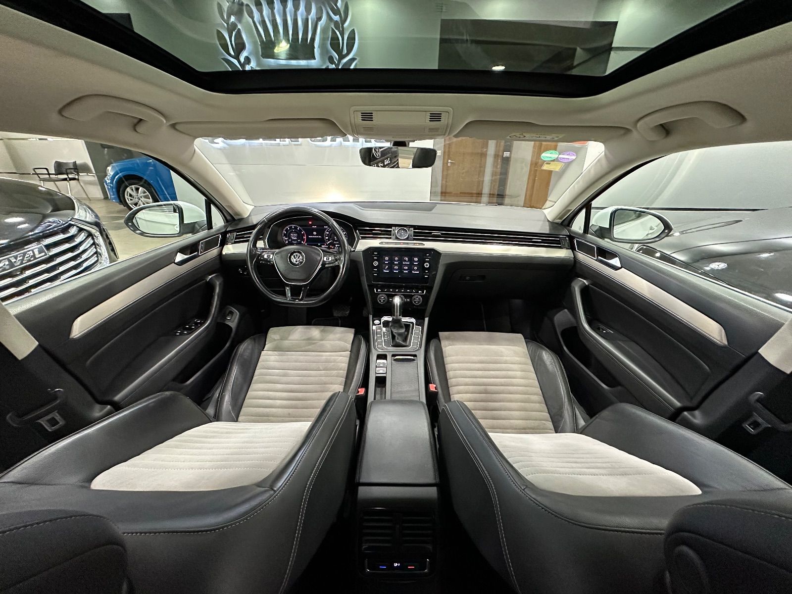 Volkswagen Passat R-Line DSG à Ben Arous - Photo 1
