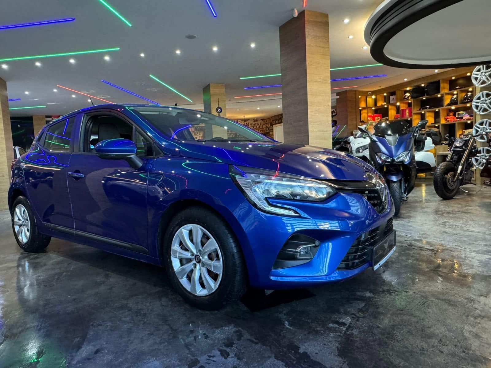Renault Clio à Ben Arous - Photo 1
