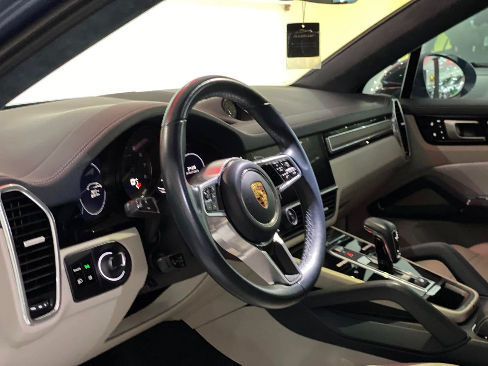 Porsche Cayenne Coupé GTS à Tunis - Photo 3