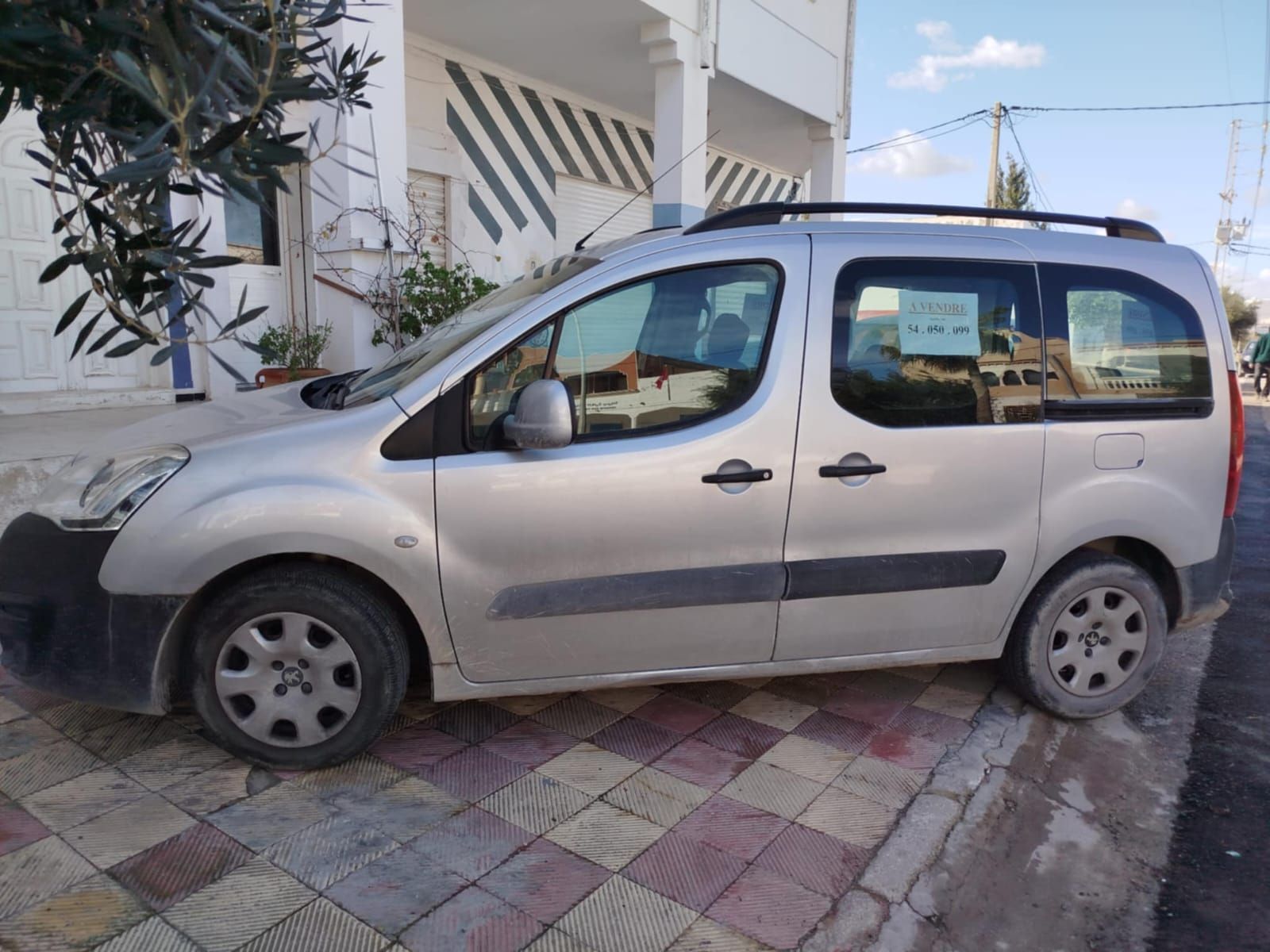 Peugeot Partner à Monastir - Photo 1