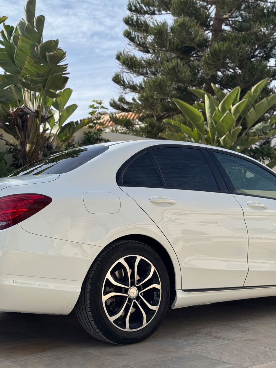 Mercedes-Benz Classe C à Ben Arous - Photo 1