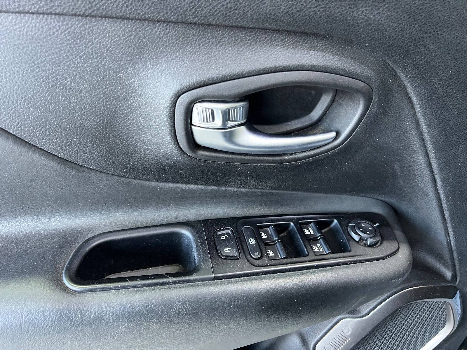 Jeep Renegade Limited à Monastir - Photo 21
