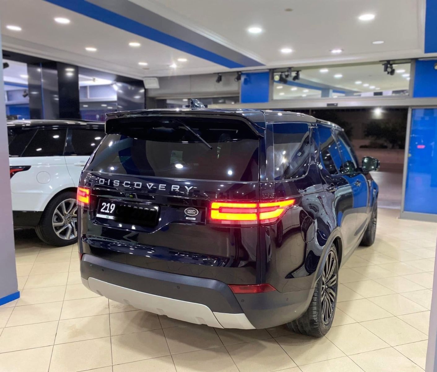 Land Rover Discovery R-DYNAMIC à Tunis - Photo 6
