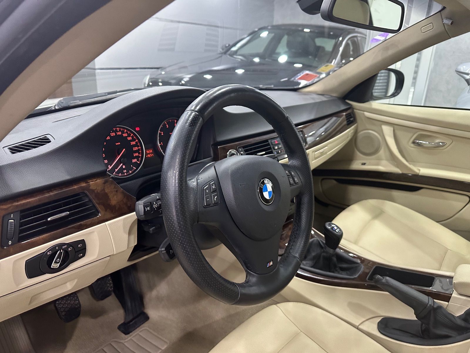 BMW Série 3 coupé 316i à Ariana - Photo 11