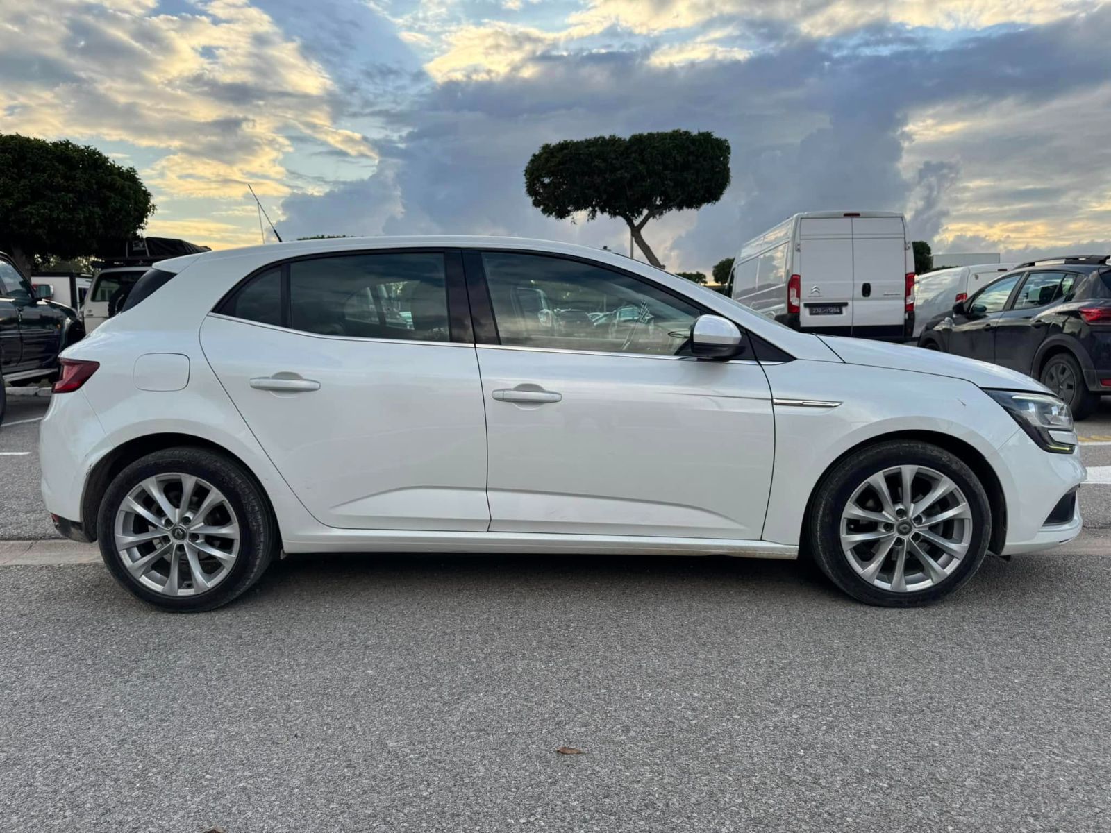 Renault Megane à Bizerte - Photo 4