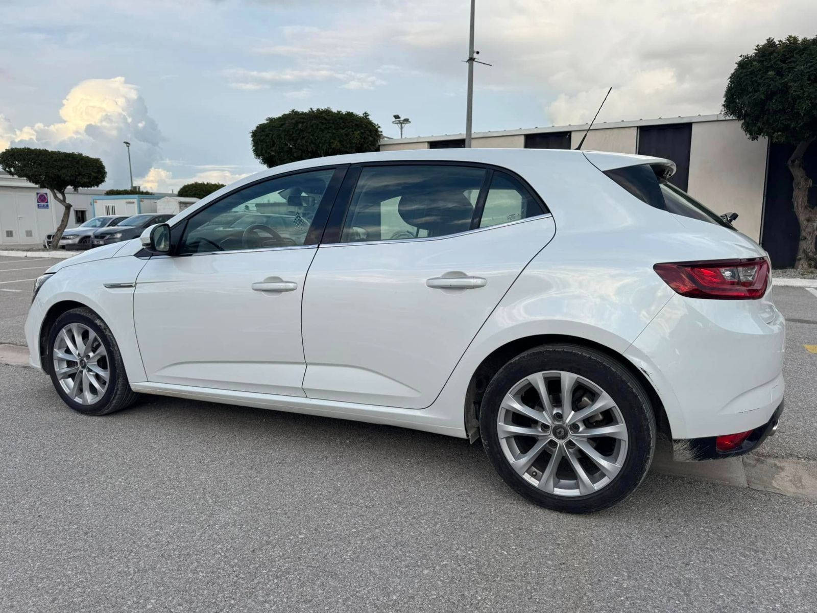 Renault Megane à Bizerte - Photo 2