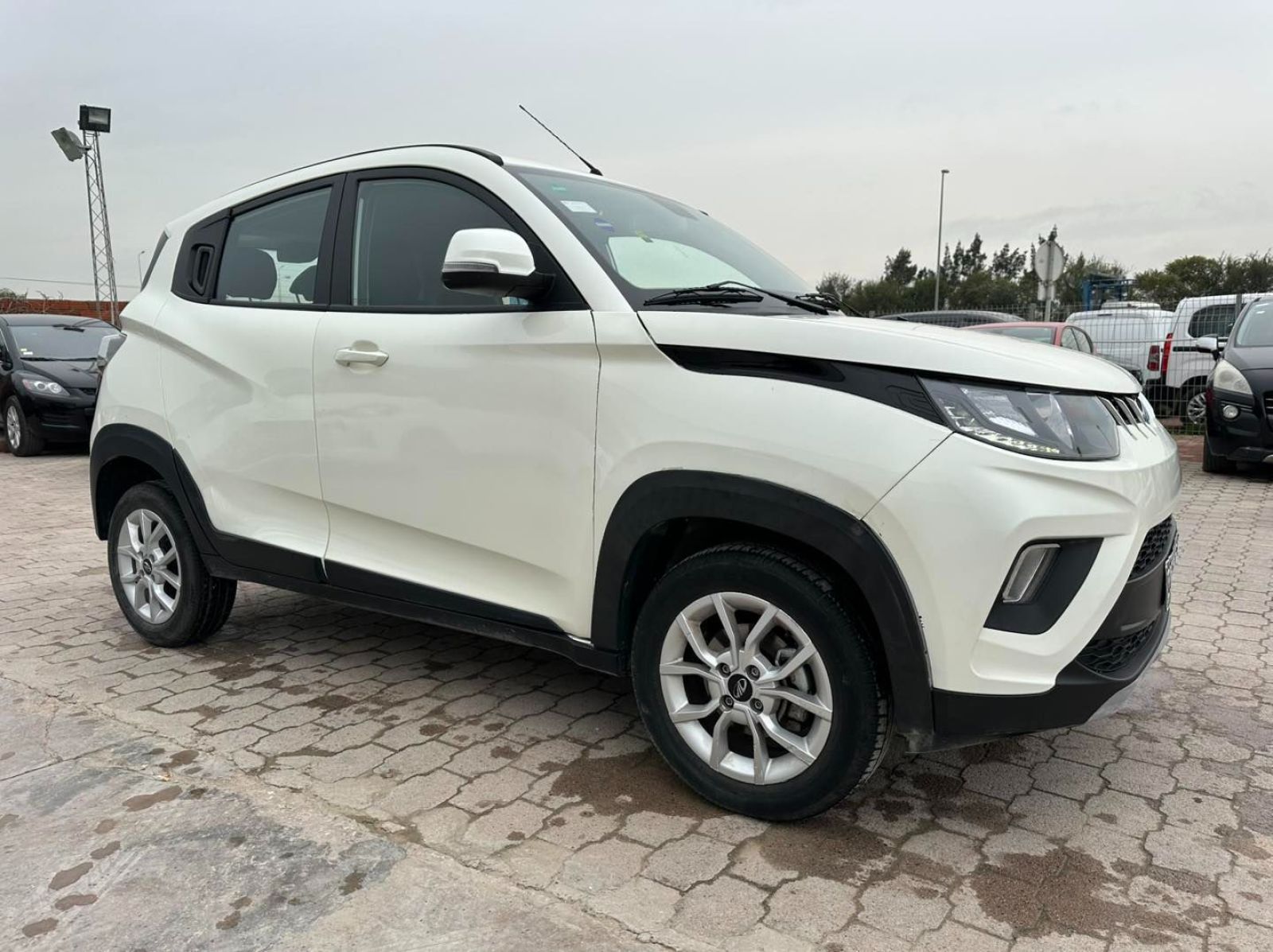 Mahindra KUV 100 K8 à sousse - Photo 3