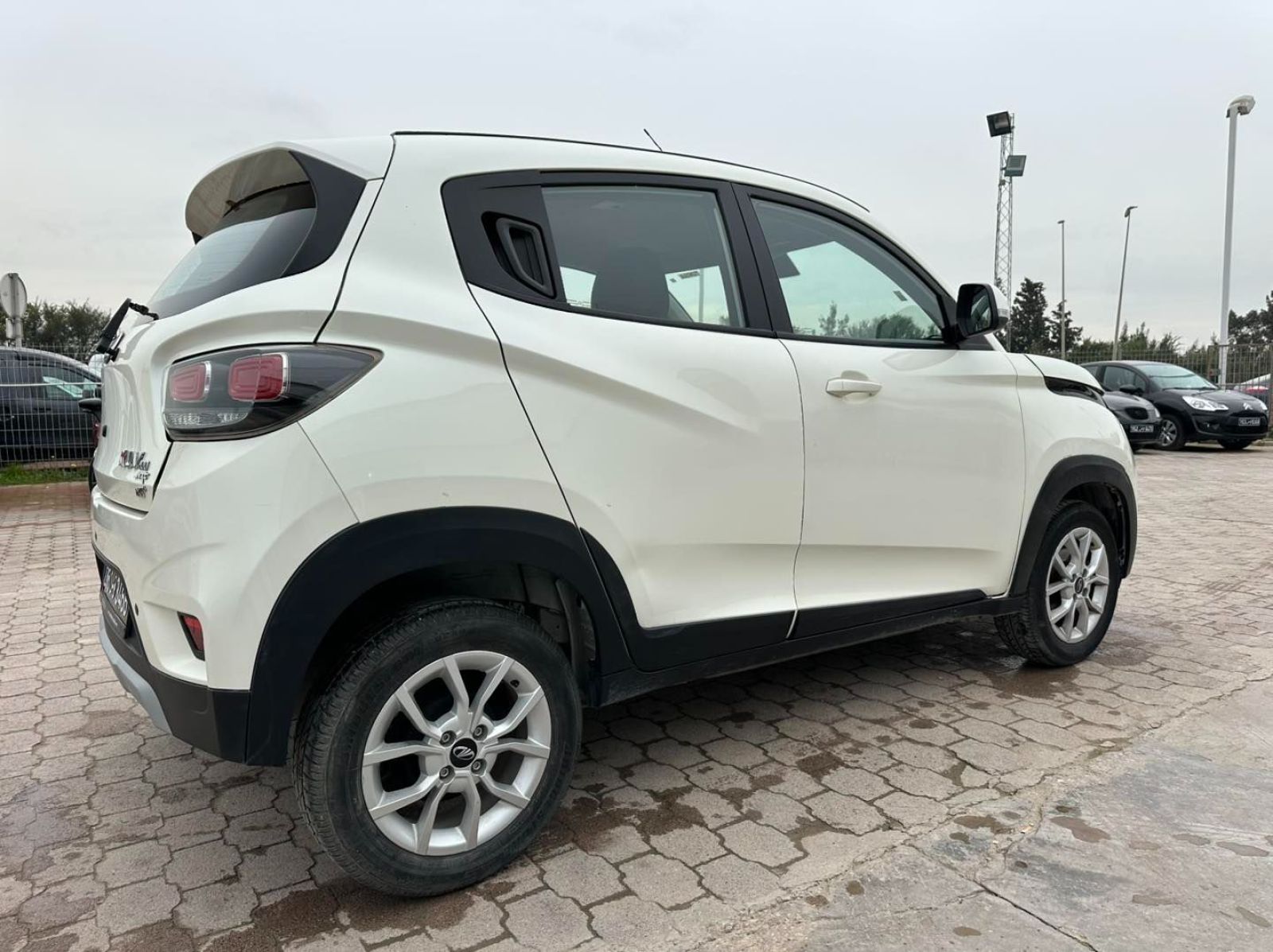 Mahindra KUV 100 K8 à sousse - Photo 5