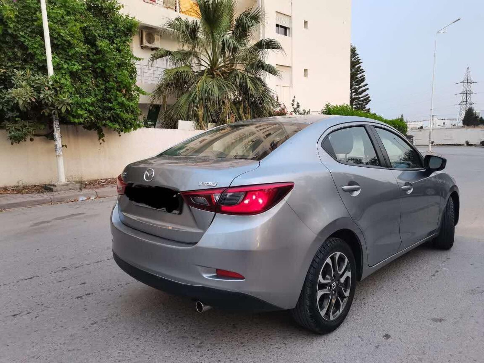 Mazda 2 Sedan Sélection Plus à Ben Arous - Photo 9