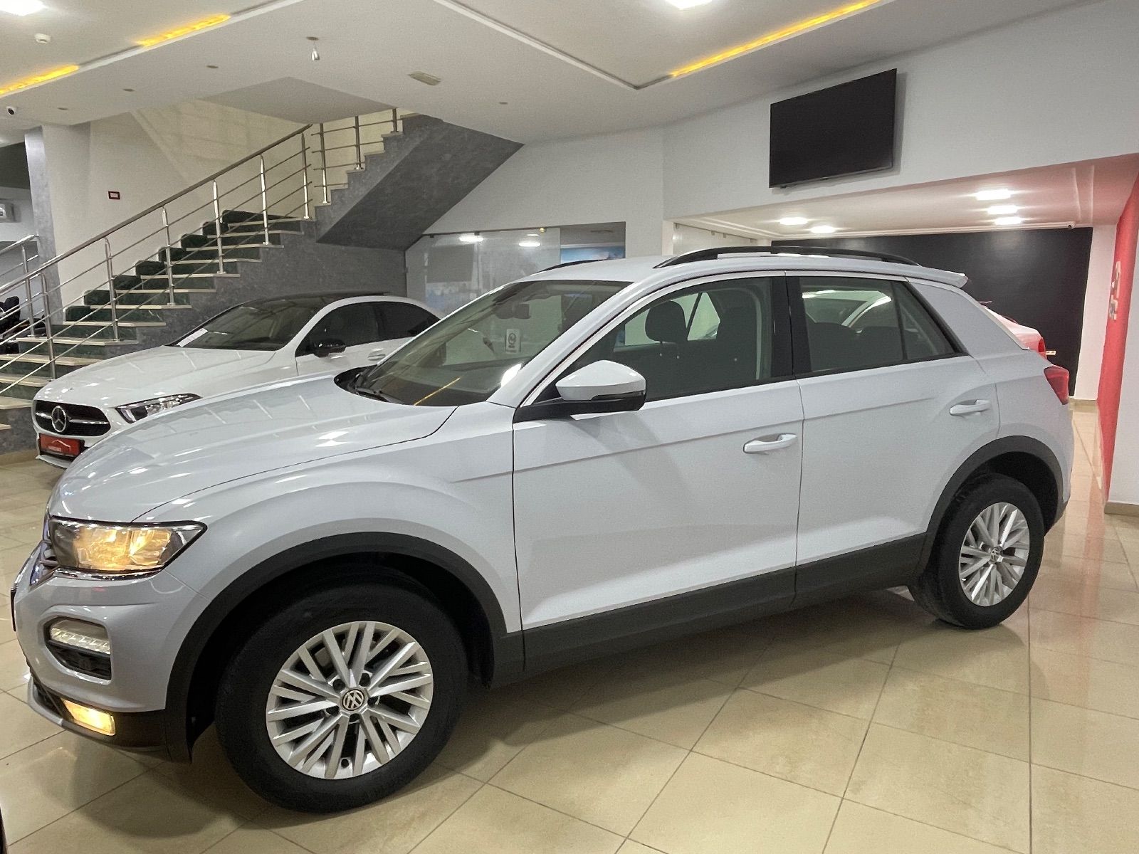 Volkswagen T-roc Confortline à Ben Arous - Photo 2
