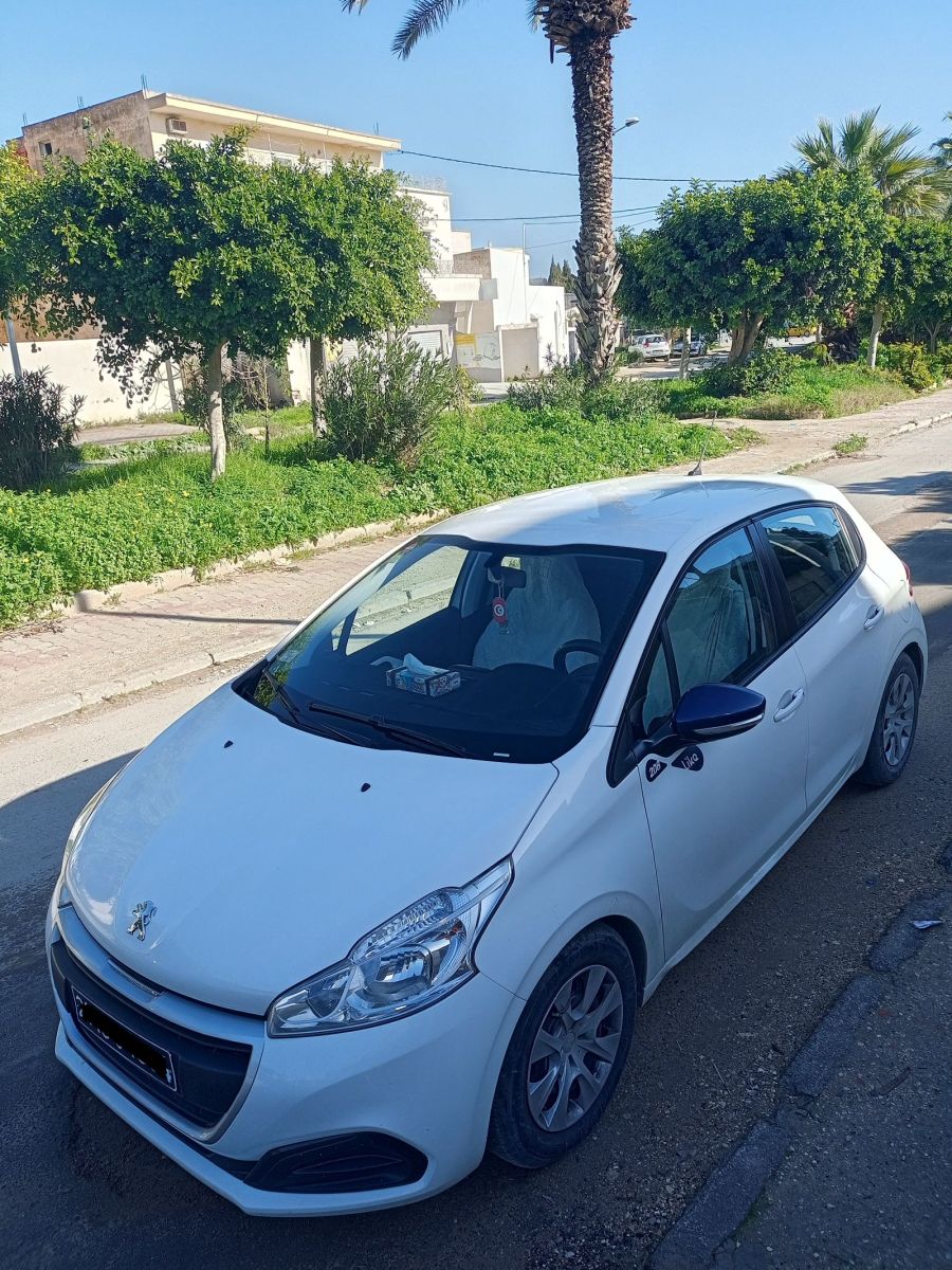 Peugeot 208 Like à Ariana - Photo 2