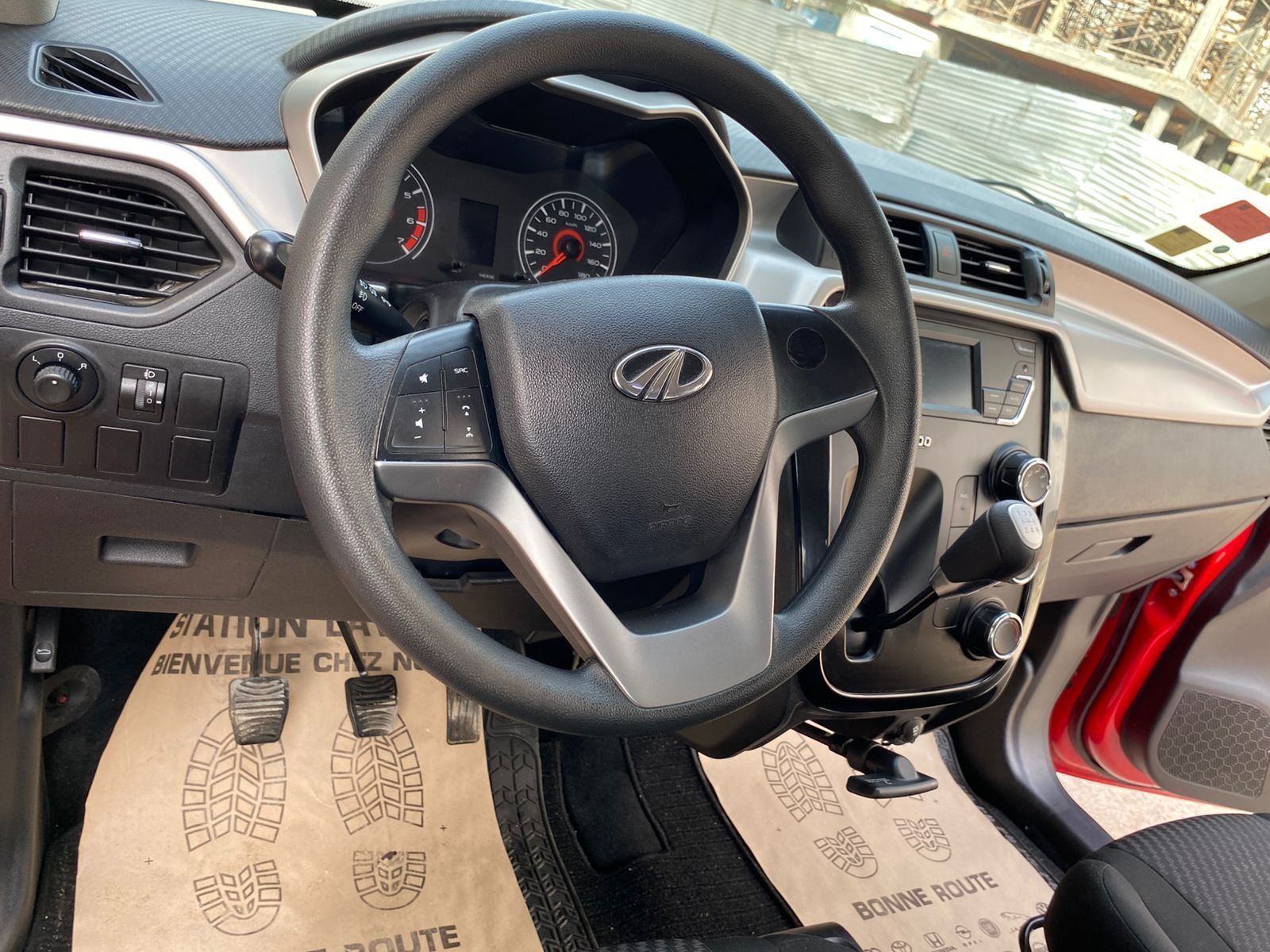 Mahindra KUV 100 K6+ à Tunis - Photo 2