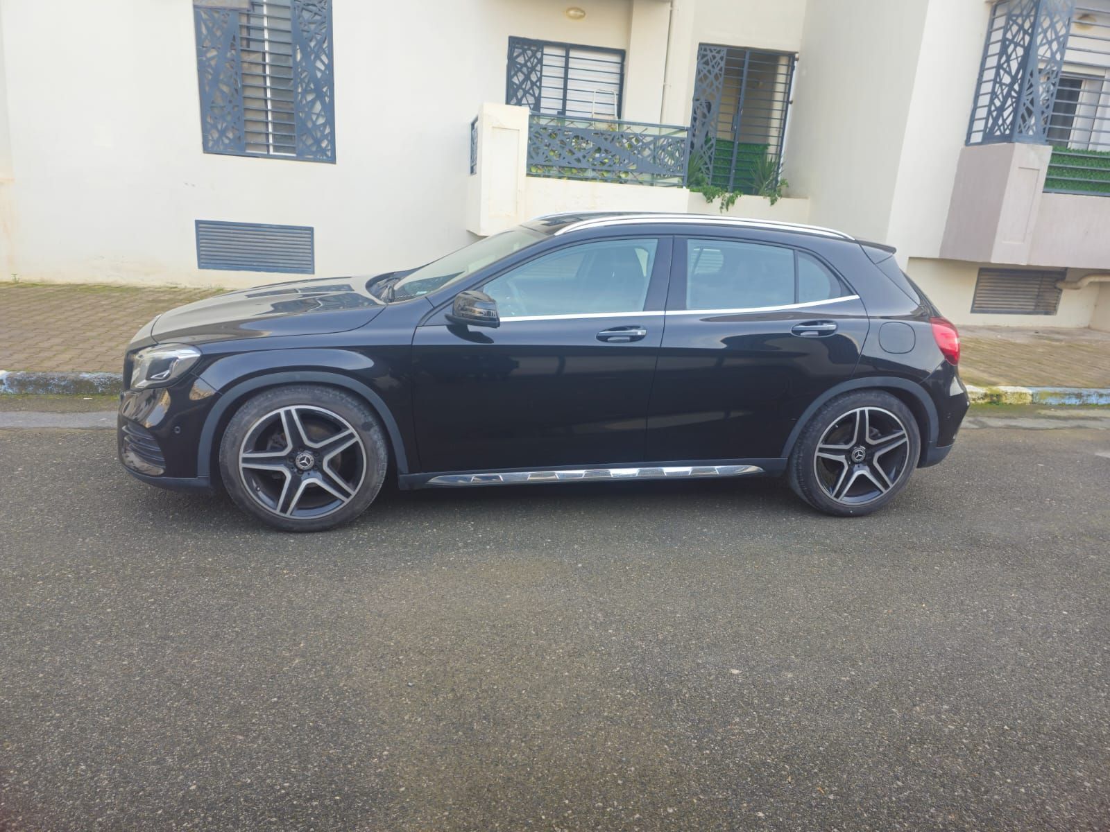 Mercedes-Benz GLA AMG à Tunis - Photo 6