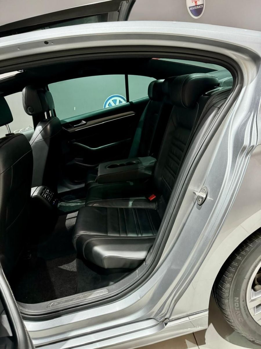 Volkswagen Passat R-Line à Tunis - Photo 19
