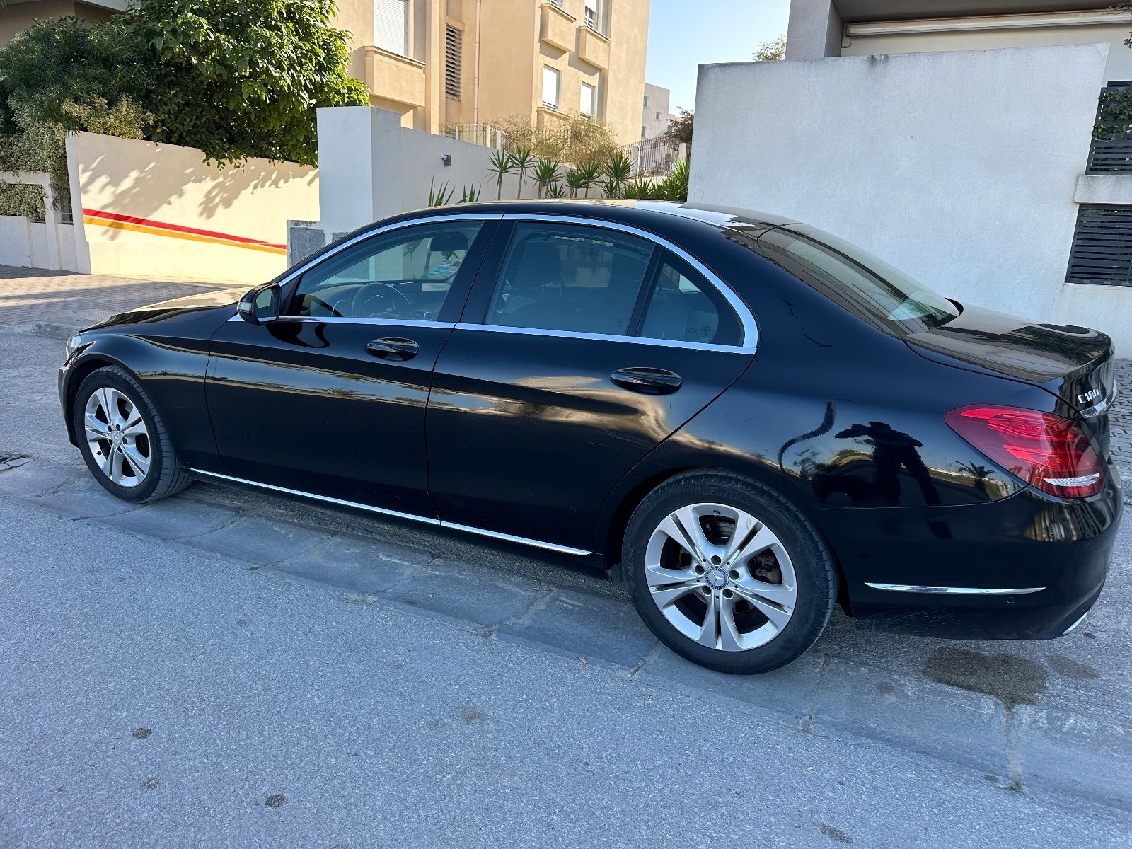 Mercedes-Benz Classe C à Ariana - Photo 3