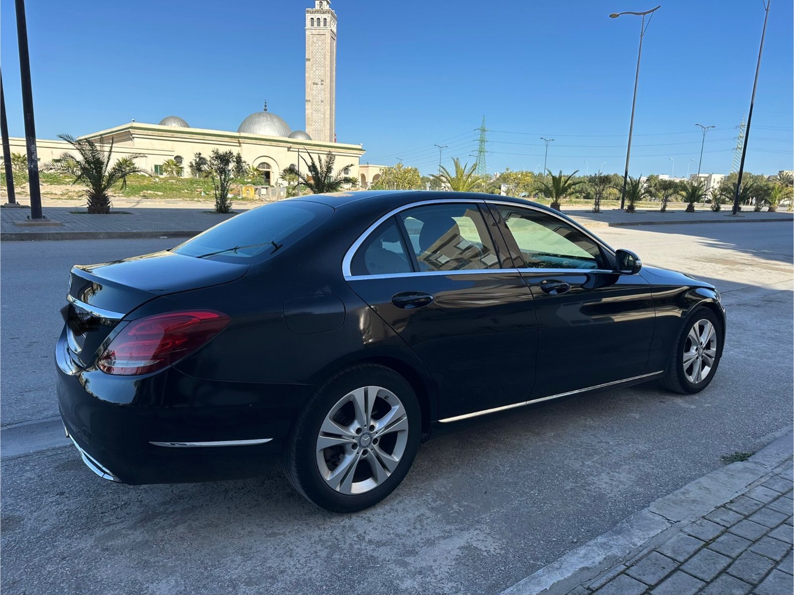 Mercedes-Benz Classe C à Ariana - Photo 1