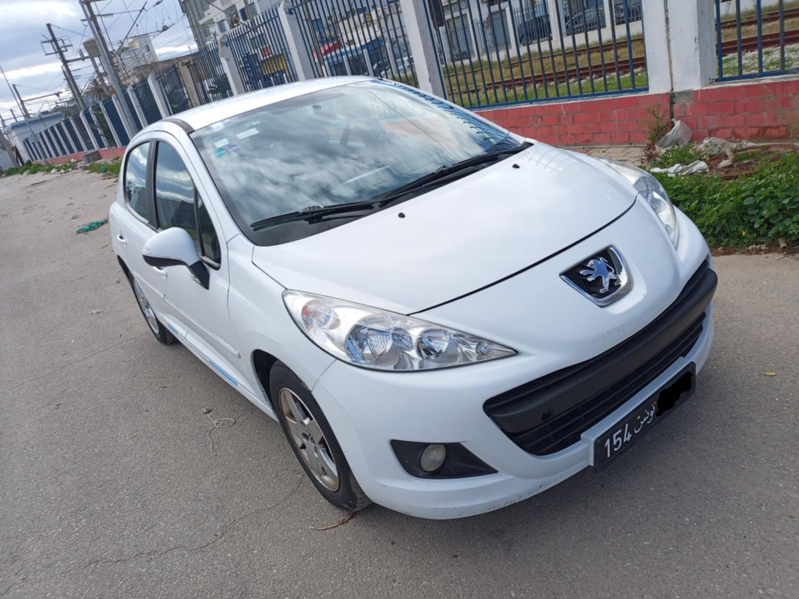 Peugeot 207 à Ben Arous - Photo 1
