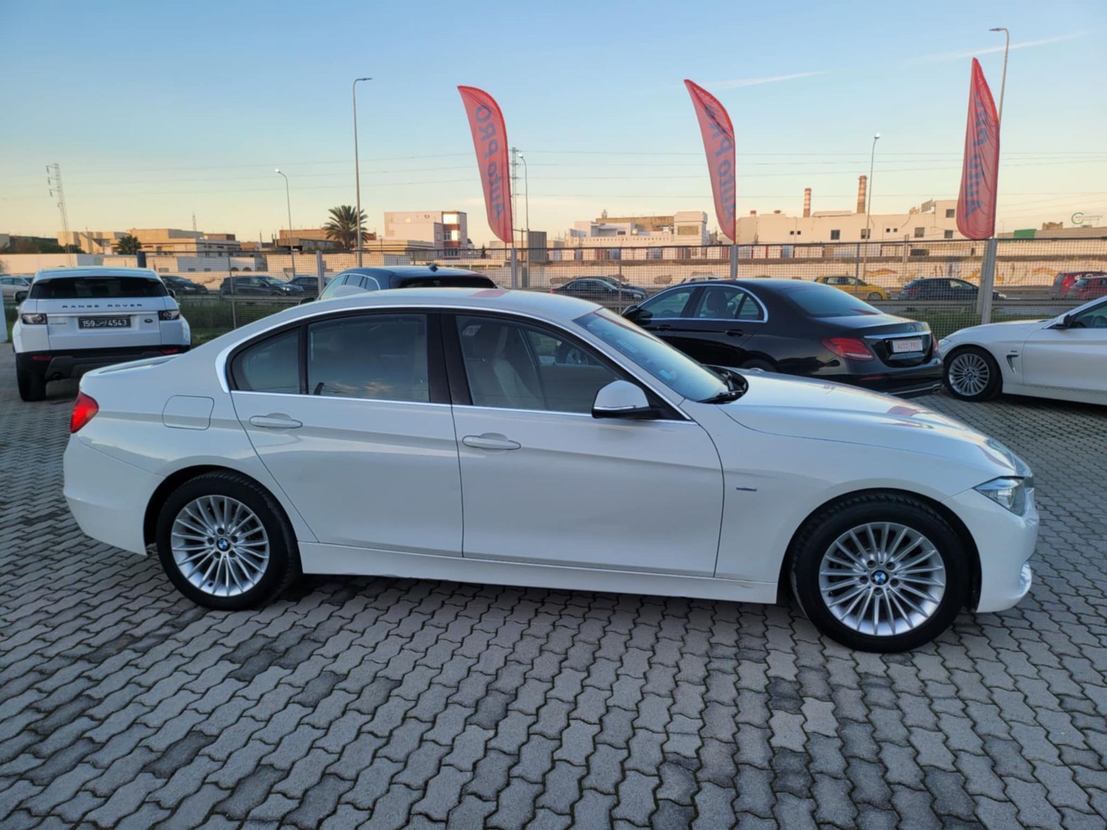 BMW Série 3 Confort Luxury Line à Ariana - Photo 13
