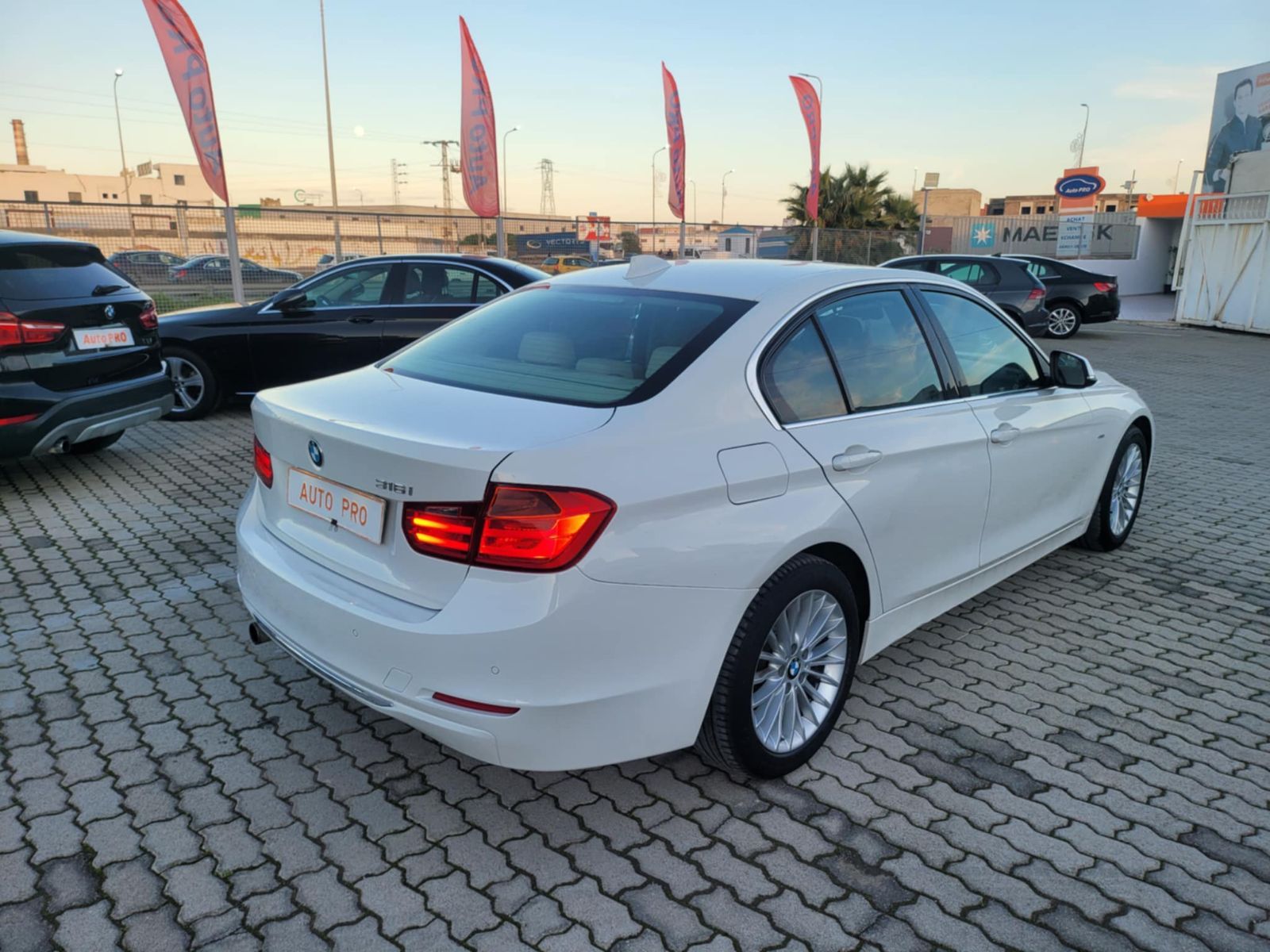BMW Série 3 Confort Luxury Line à Ariana - Photo 12