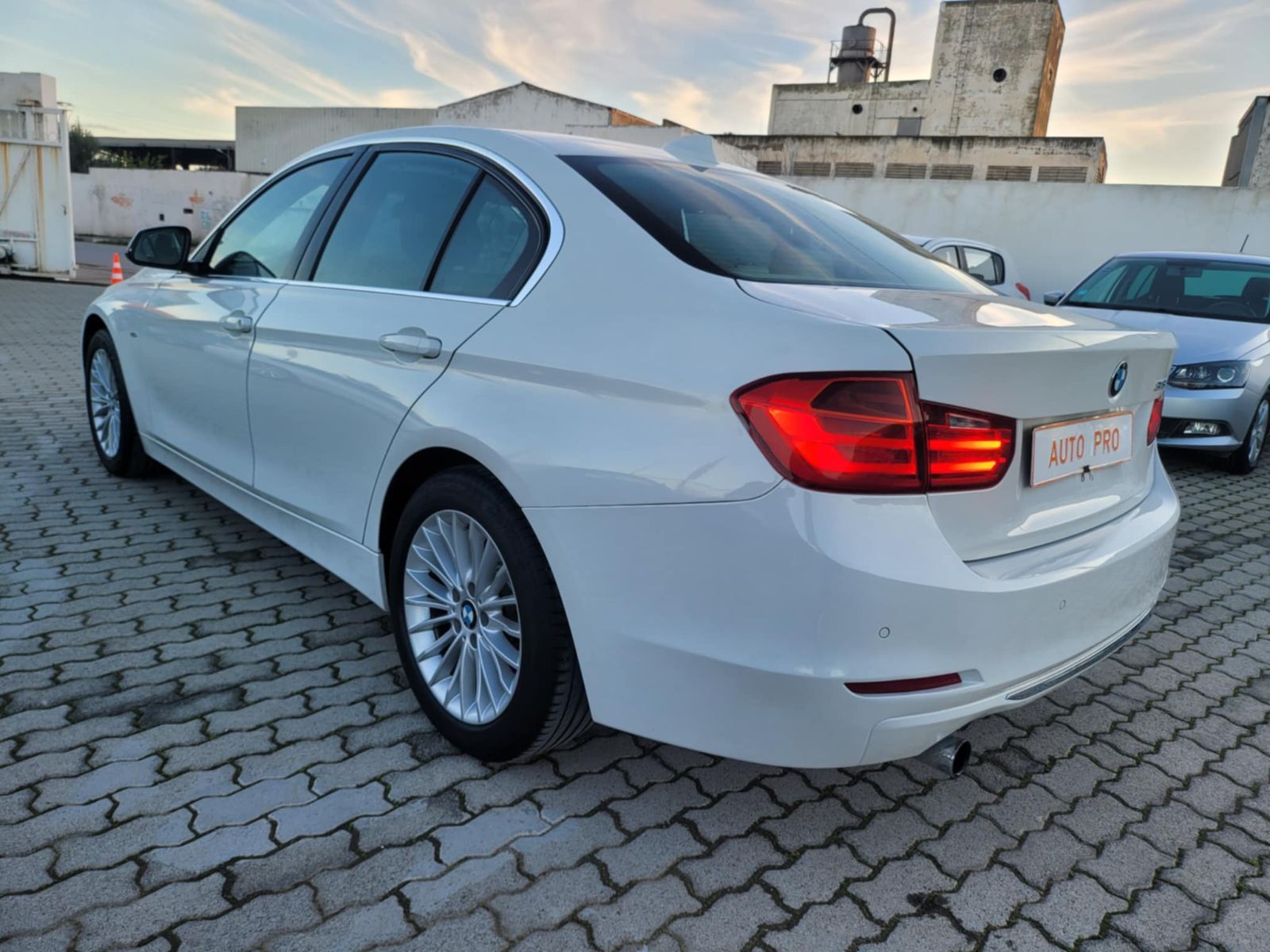 BMW Série 3 Confort Luxury Line à Ariana - Photo 14