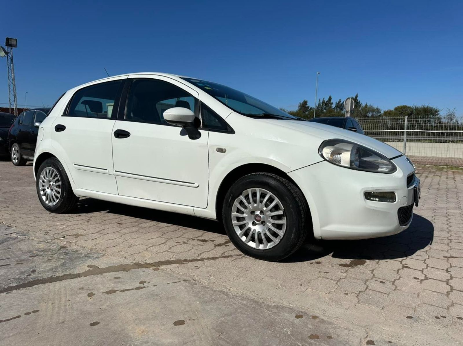 Fiat Grande Punto à Tunis - Photo 3