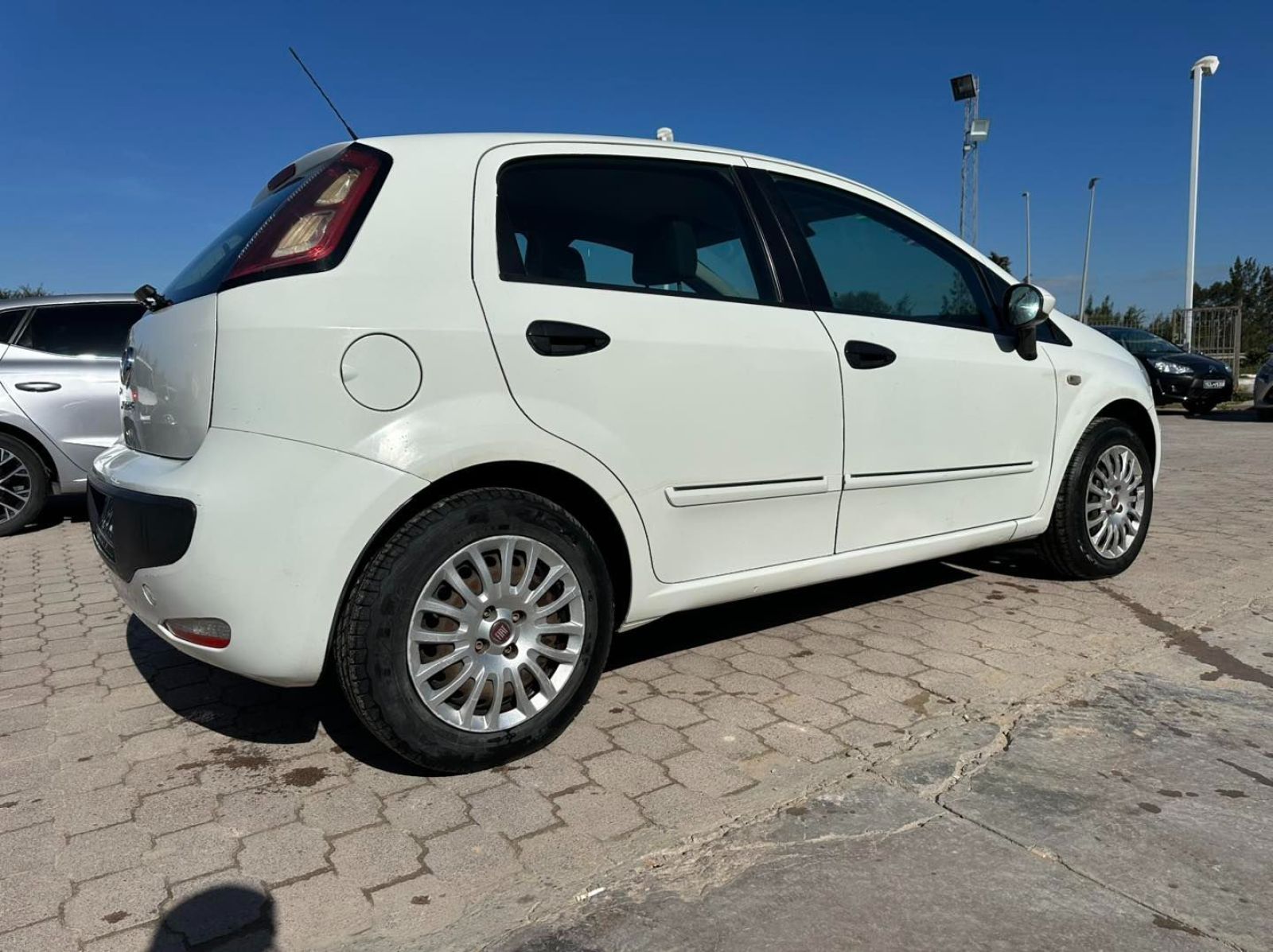 Fiat Grande Punto à Tunis - Photo 5