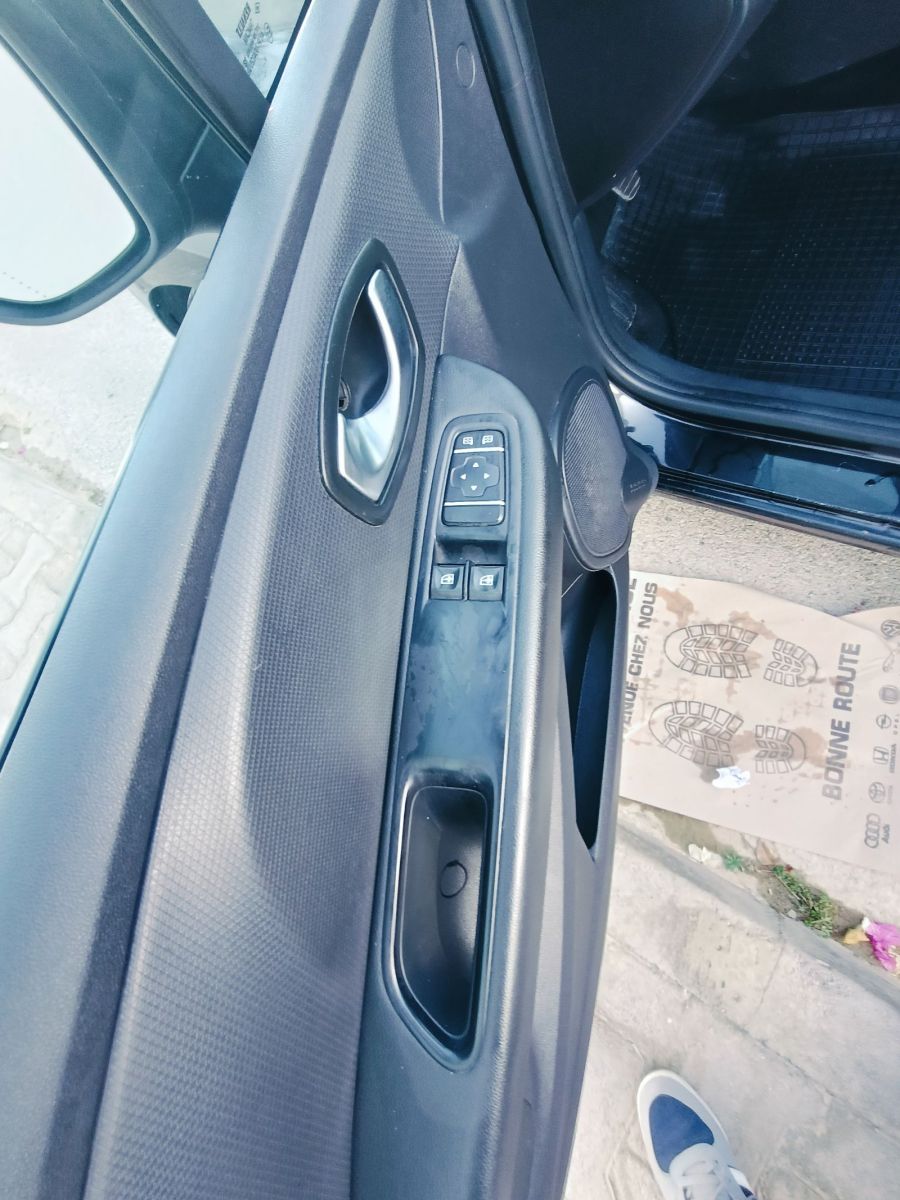 Renault Clio 4 à Tunis - Photo 8