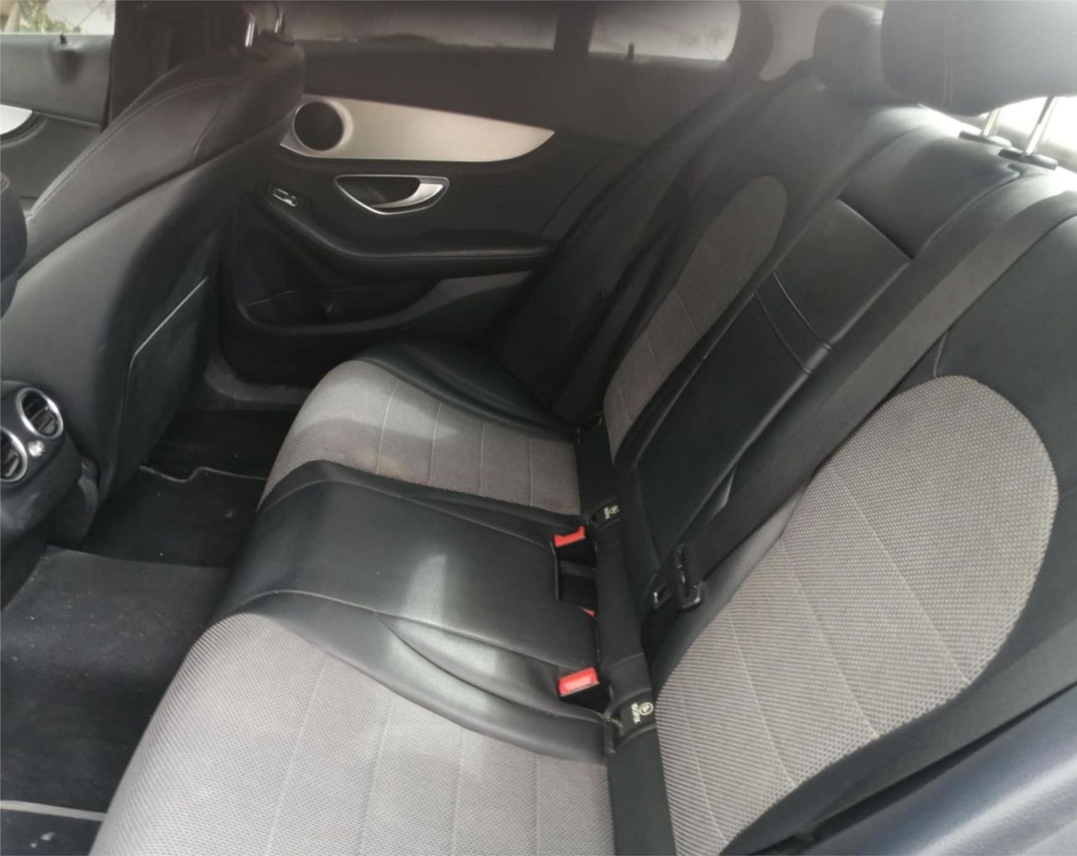 Mercedes-Benz Classe C à Ariana - Photo 12