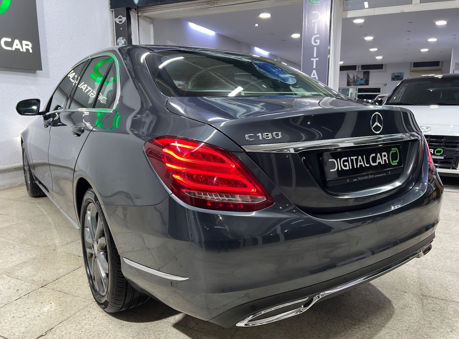 Mercedes-Benz Classe C Avantgarde à Tunis - Photo 17