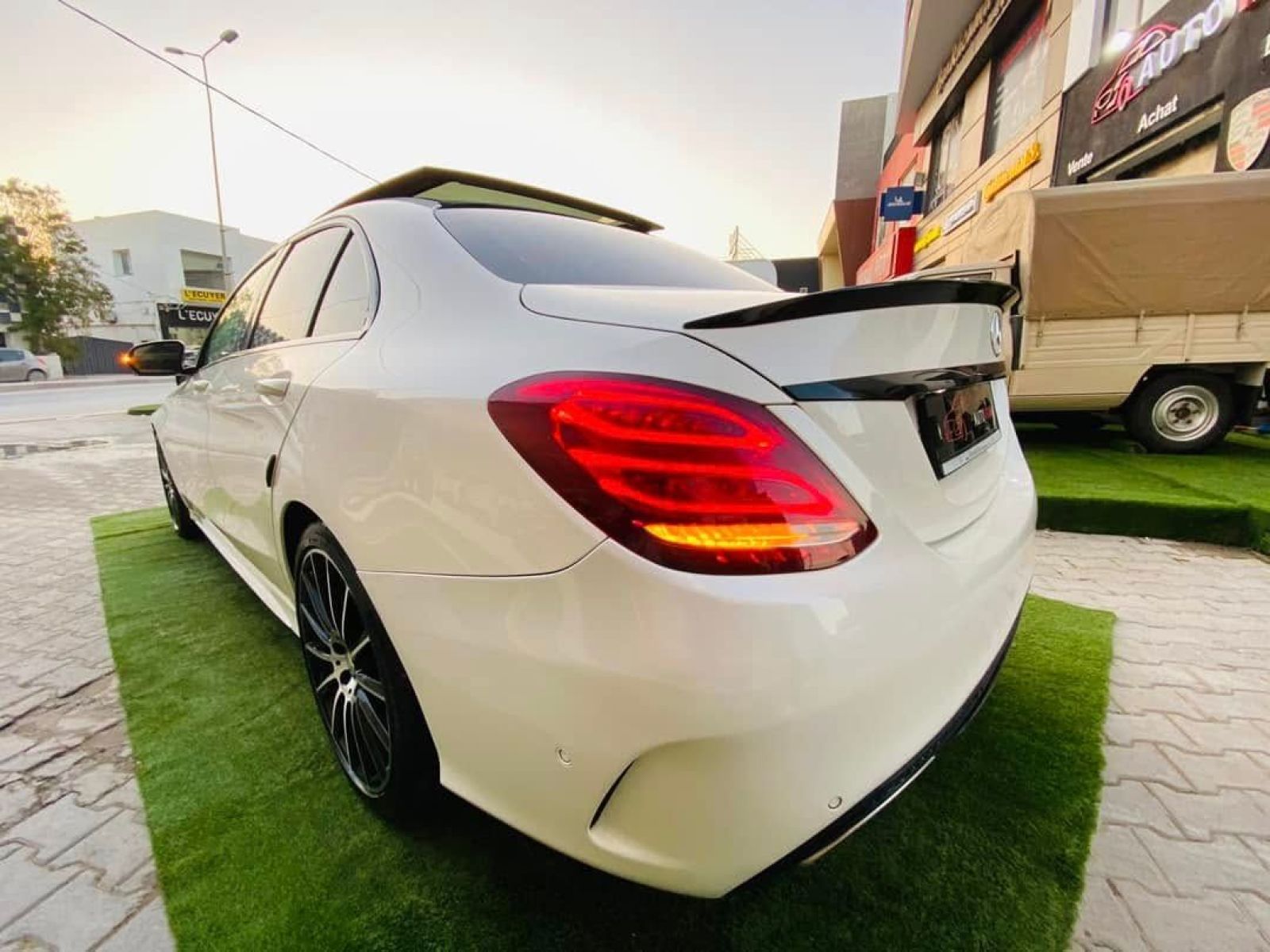 Mercedes-Benz Classe C AMG + à Tunis - Photo 6