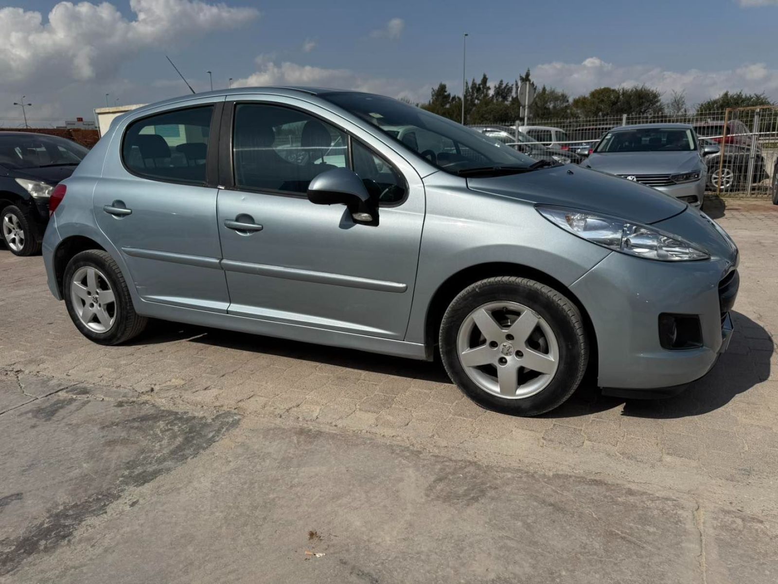 Peugeot 207 à Tunis - Photo 3