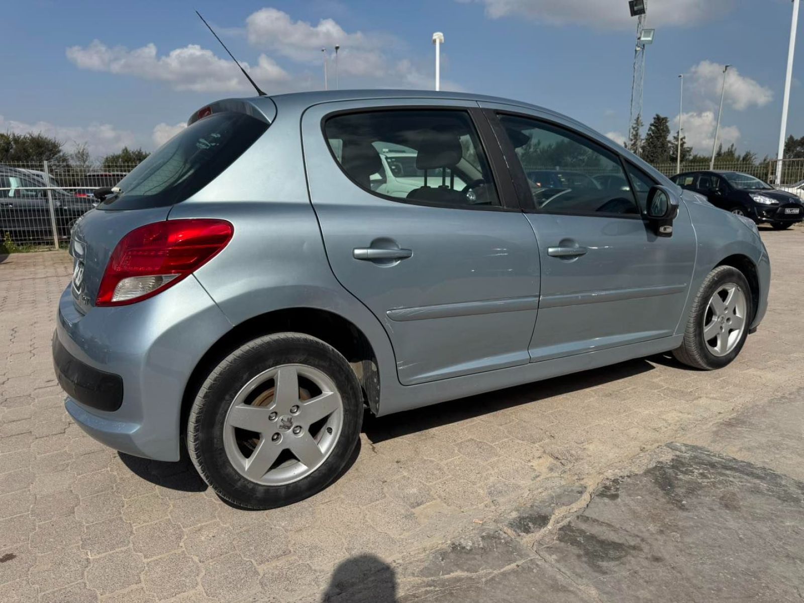 Peugeot 207 à Tunis - Photo 5