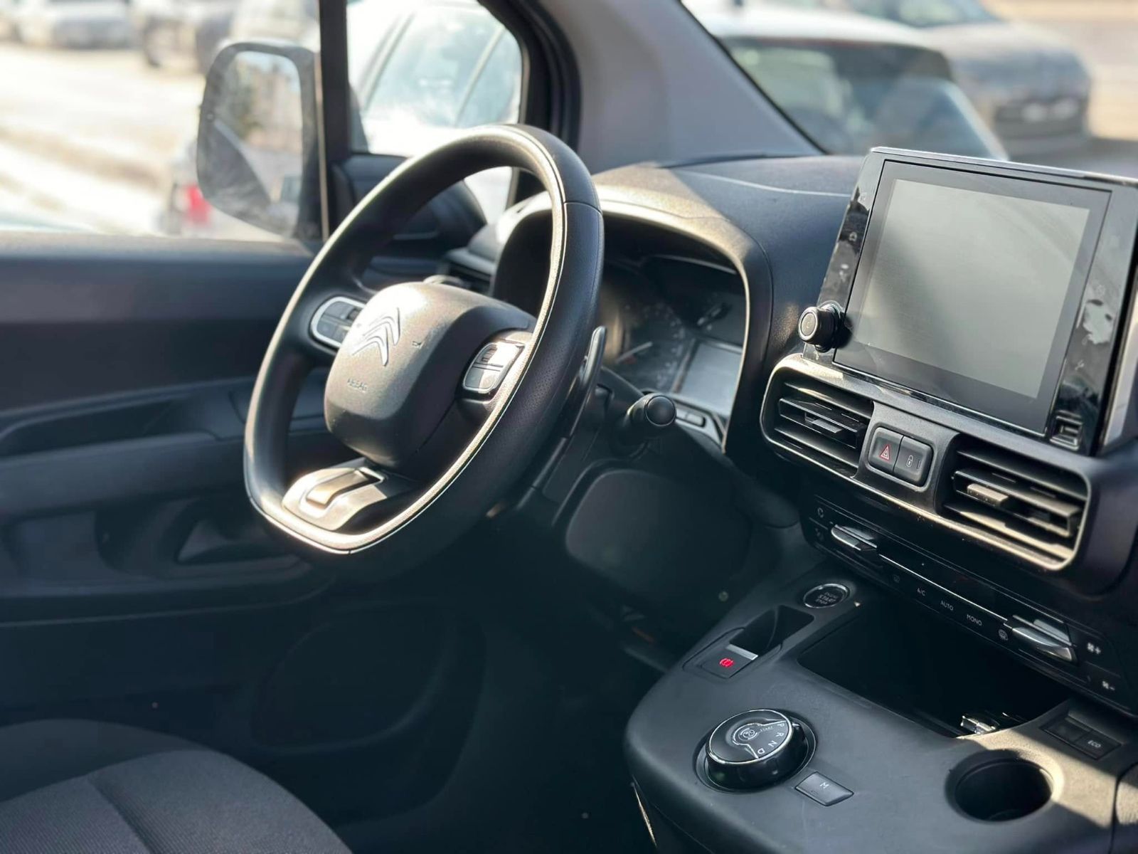Citroën Berlingo à Sfax - Photo 12