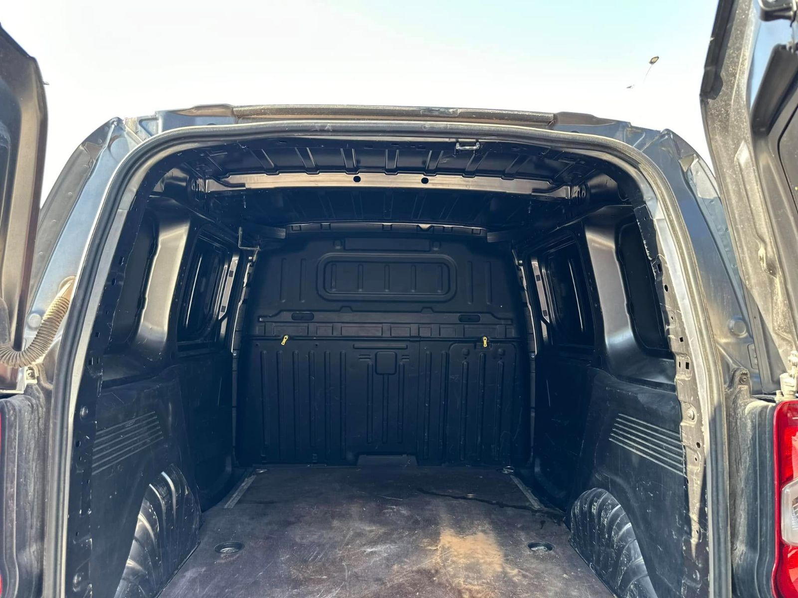 Citroën Berlingo à Sfax - Photo 17