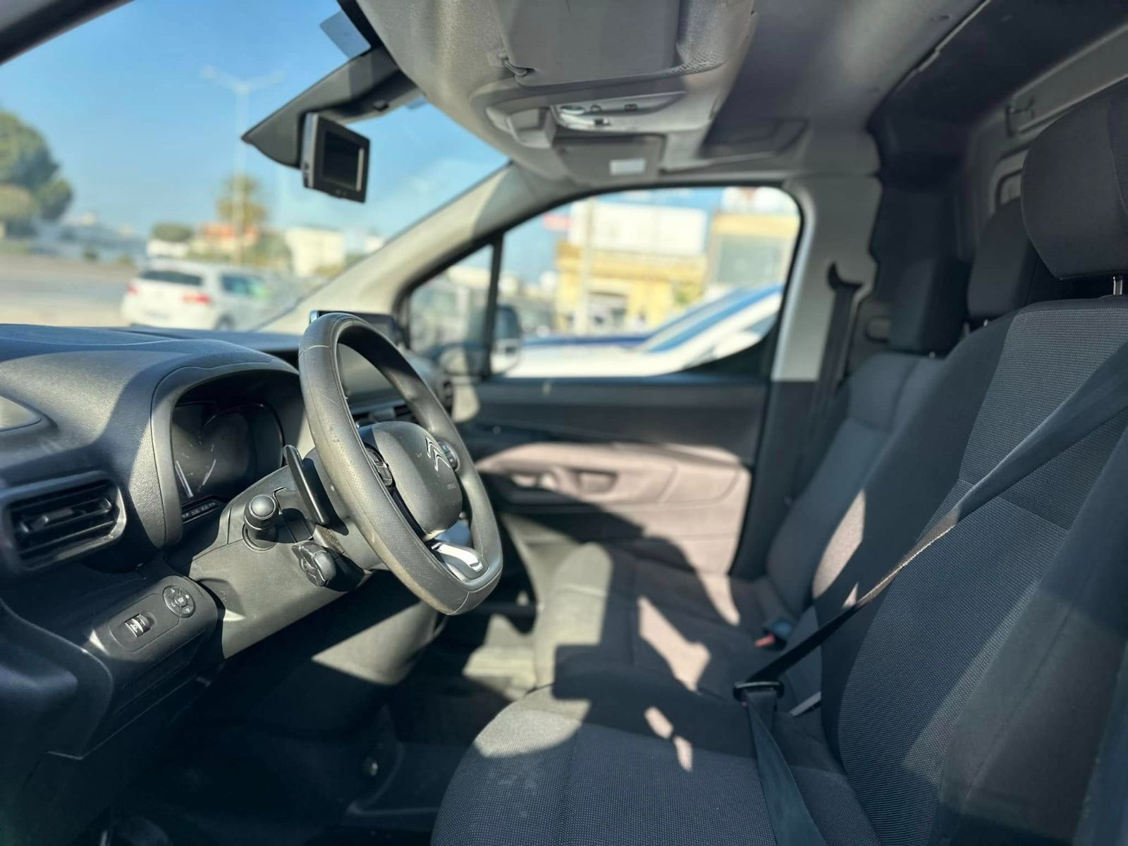 Citroën Berlingo à Sfax - Photo 13
