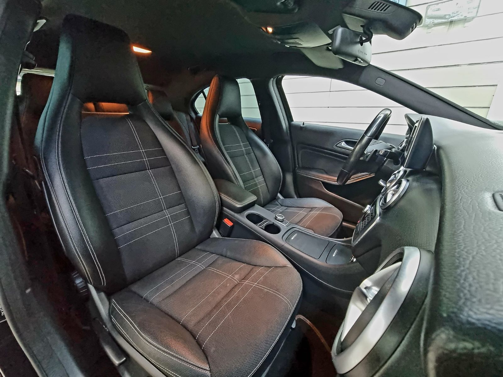 Mercedes-Benz CLA 180 à Tunis - Photo 4