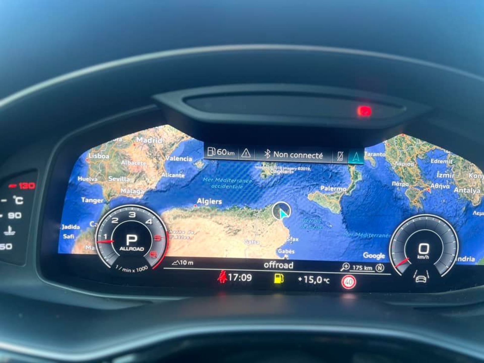 Audi Q8 S_Line à Tunis - Photo 23