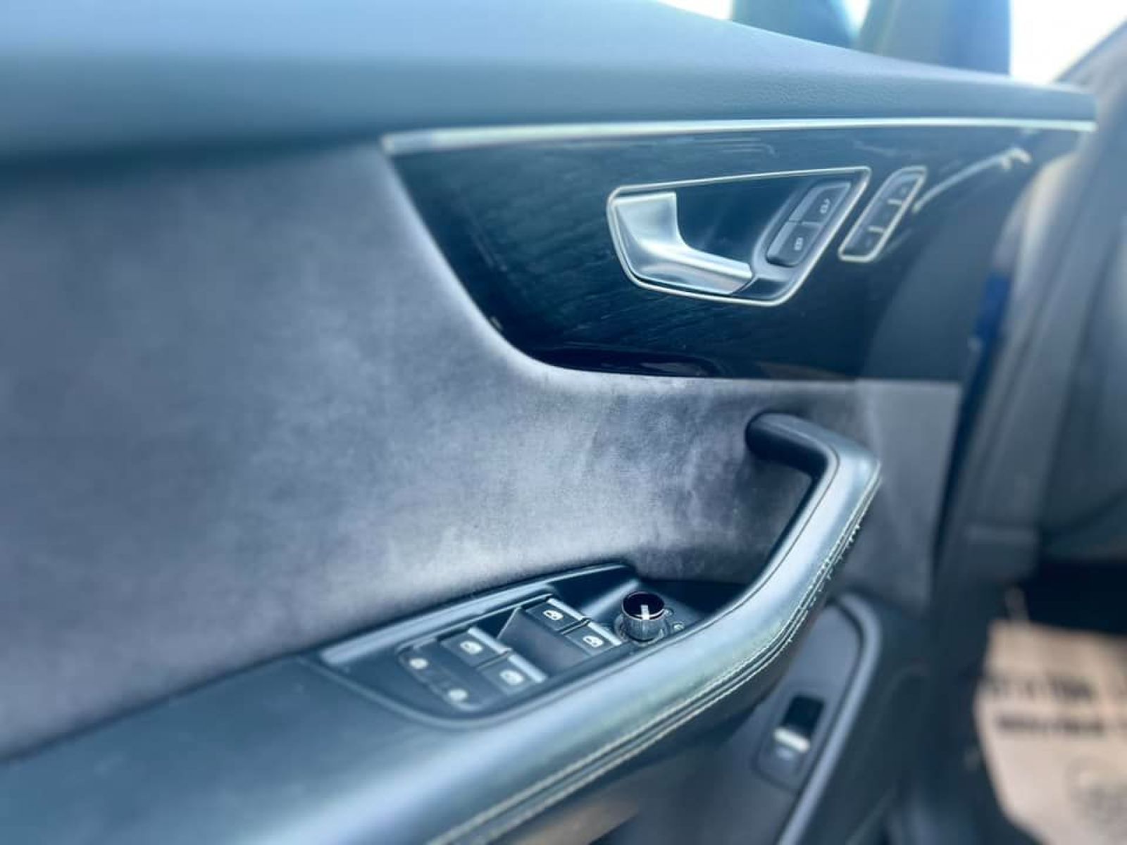 Audi Q8 S_Line à Tunis - Photo 25