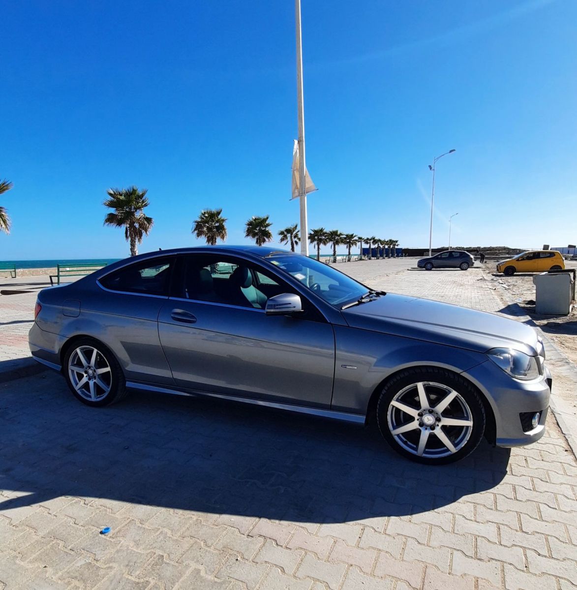 Mercedes-Benz Classe C coupé AMG à Tunis - Photo 2